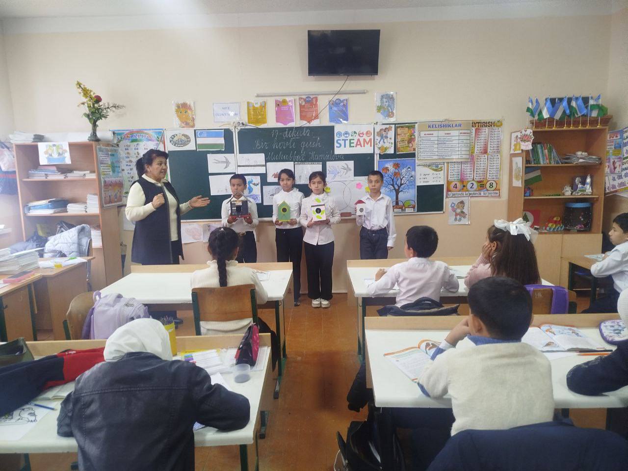 17-dekabr kuni 4-Ye sinf oʻquvchilari bilan “O‘qish savodxonligi” darsida Muxabbat Hamidovaning “Bir hovli qushlar” hikoyasini oʻqib oʻrgandik.