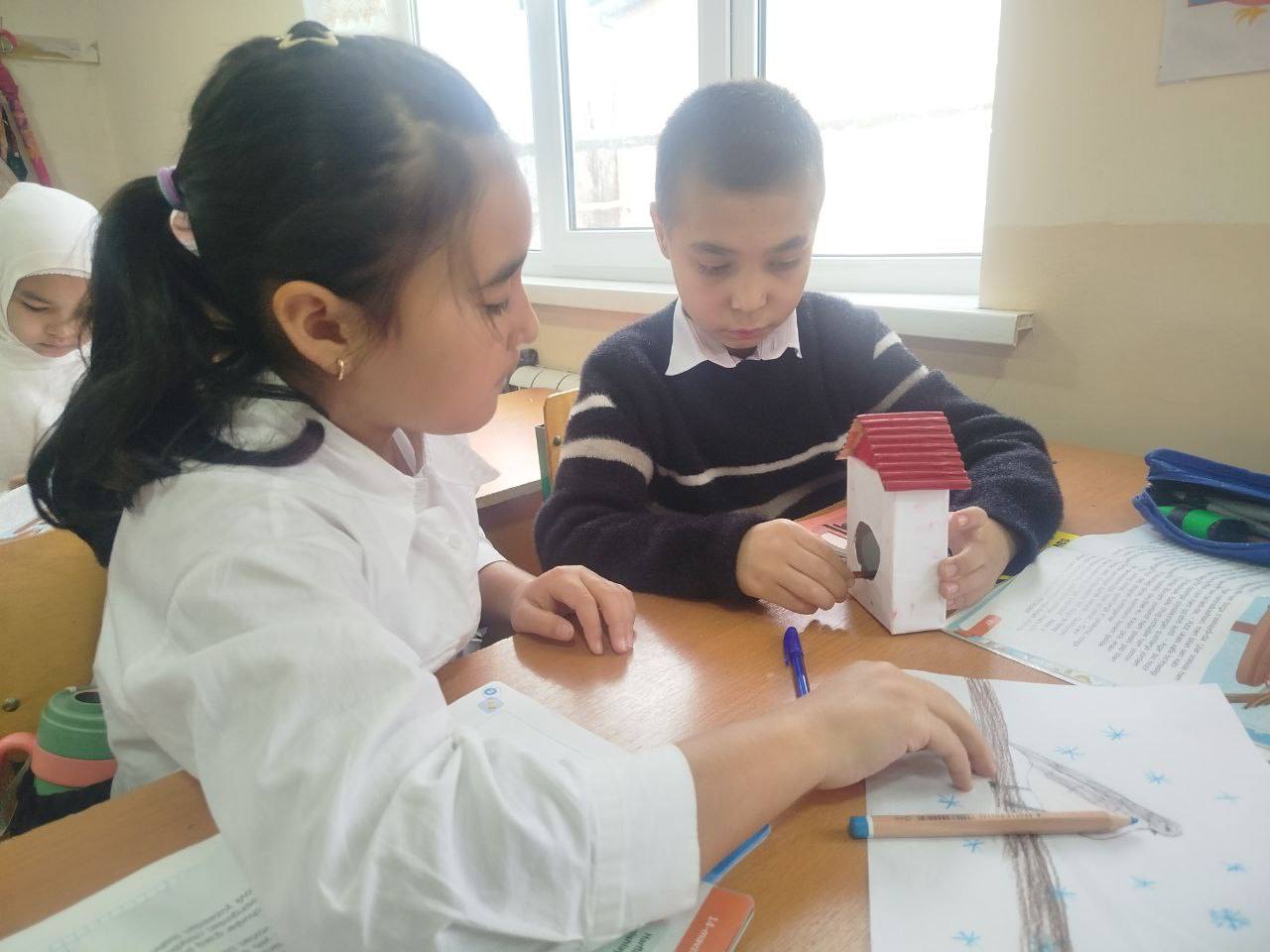 17-dekabr kuni 4-Ye sinf oʻquvchilari bilan “O‘qish savodxonligi” darsida Muxabbat Hamidovaning “Bir hovli qushlar” hikoyasini oʻqib oʻrgandik.